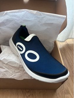 *new* Oofos sneakers size 11
