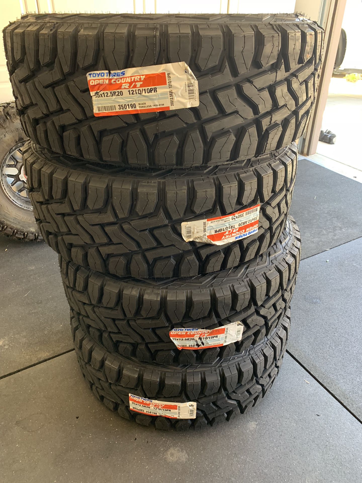 Toyo tires 35” brand new