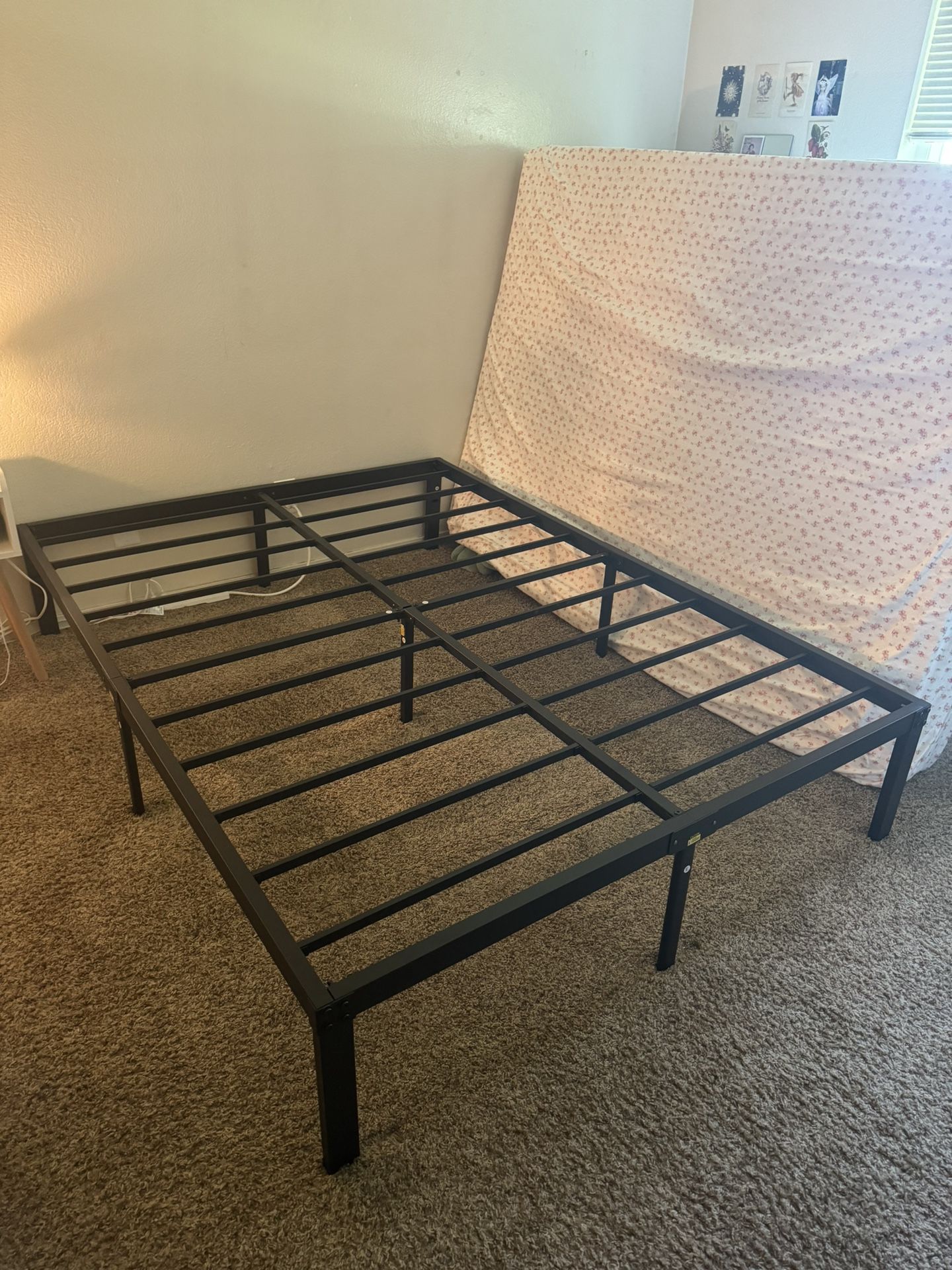Bed frame (Full sized) (13.5in height)