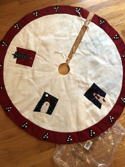 Tree skirt with embroidery 42” quilted back
