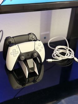 PlayStation 5 Disc Edition (Like New) + 2 Controllers + Charging Dock