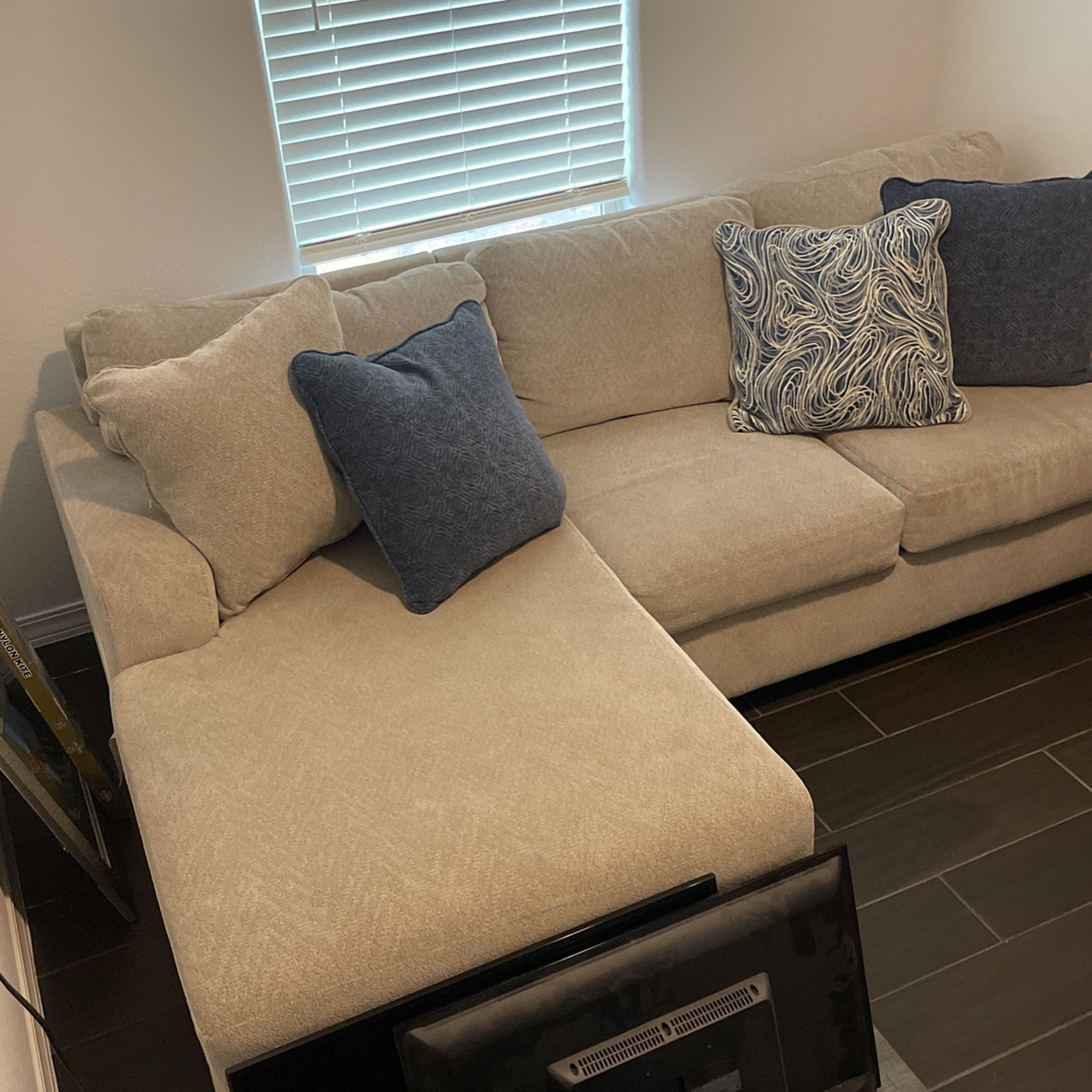 Sofa Chaise for Sale in El Paso, TX OfferUp