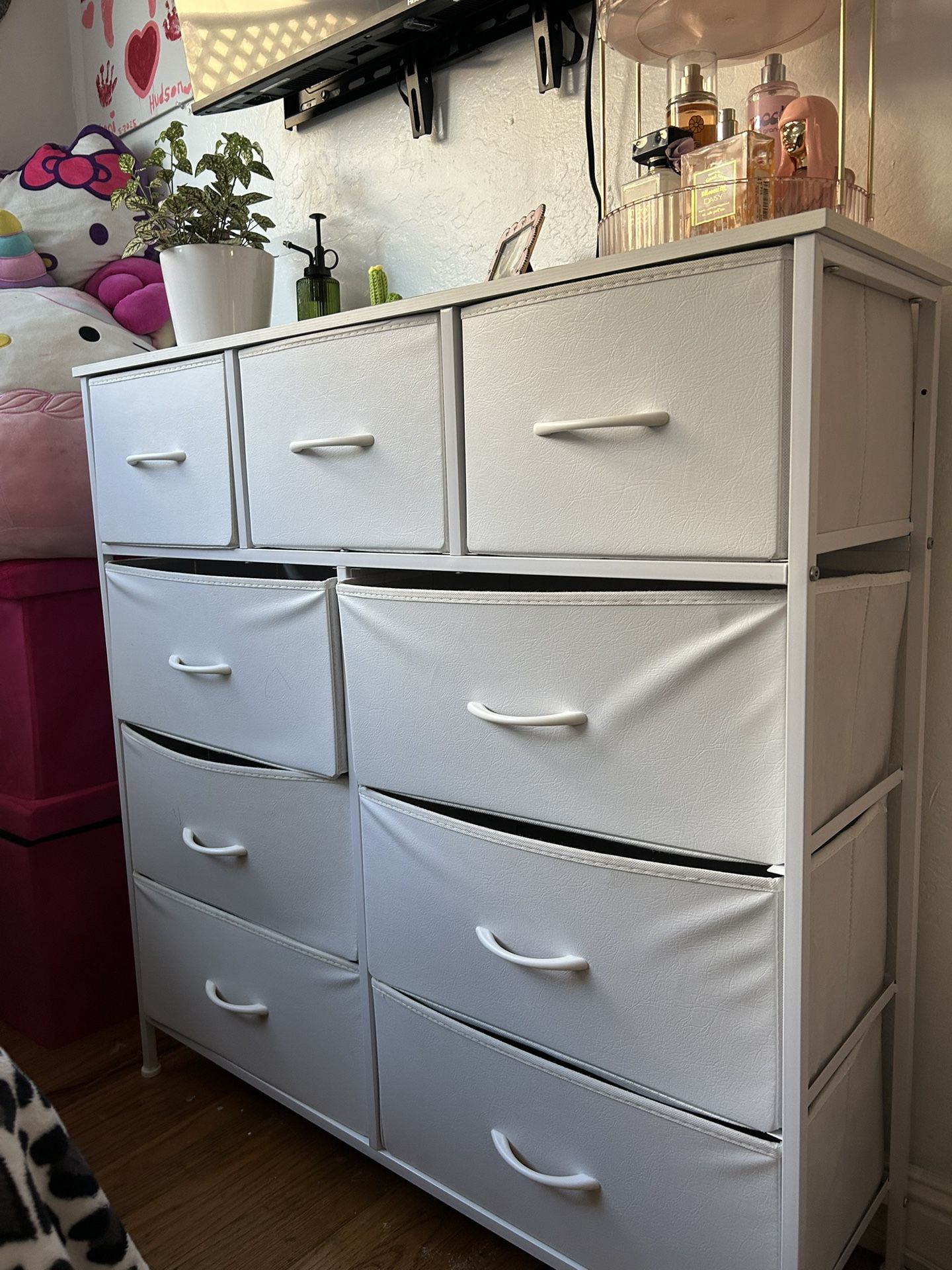 white dresser/compartment organizer