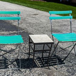 patio furniture set. CHAIRS FOLD UP 