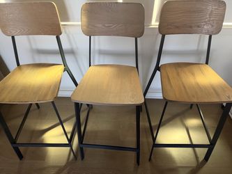 3 Bar Stools With Backrest