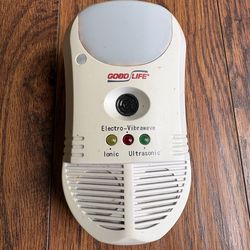 Good Life Ultrasonic Pest Repeller - Indoor - Effective for Mice, Rats, Roaches, Scorpions, Insects