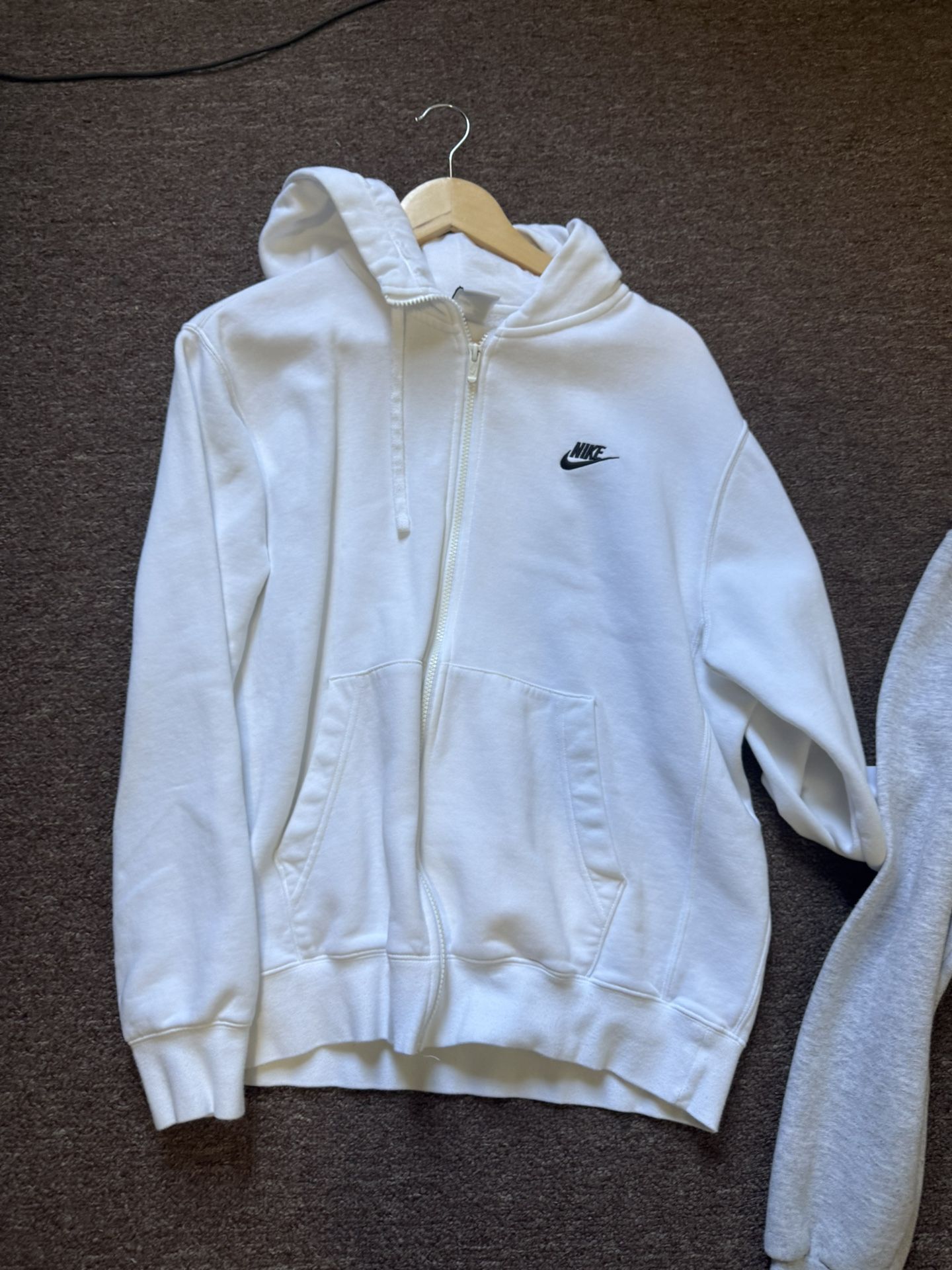 nike zip up size small/meduim