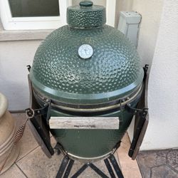 BBQ / Smoker Green Egg