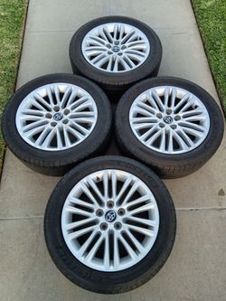 TOYOTA CAMRY 17" SET OF OEM ALUMINUM RIMS ANS MICHELIN TIRES WITH LIKE 95% LIFE LEFT, 5X114.3 SAME AS 5X4.5 BOLT PATTERN