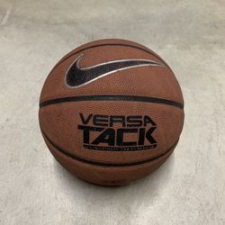 Nike Versa Tack 29.5" Full Size Grand Mens Indoor/Outdoor Basketball