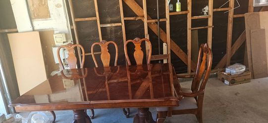 Dining room table for sale
