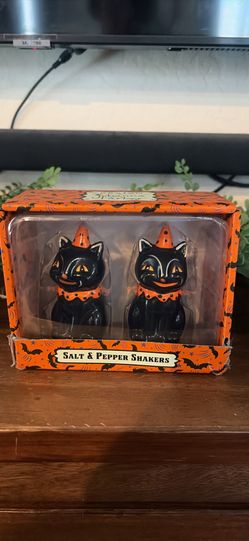 Joanna Parker salt and pepper shakers