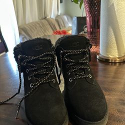 black UGG’S 