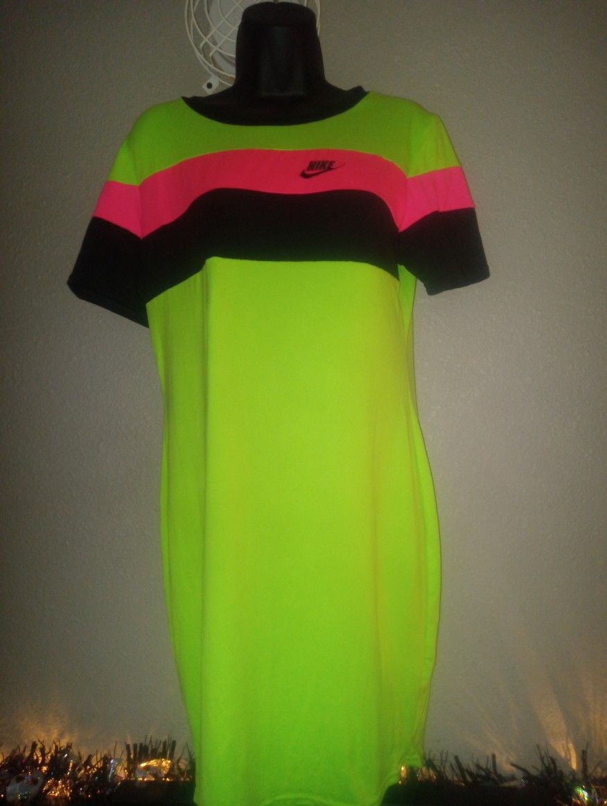 Dress Nike. New. Stretchy Material. Sizes Lrg, XL. Winter Sale