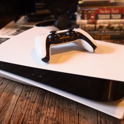 Like New Playstation 5. Comes With Red Dead Redemption 2, Spider-Man, Need For Speed Unbound. Ghost Recon Wild Lands, And God Of War 
