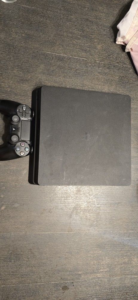 PS4 Slim With Controller And Cable And BO4