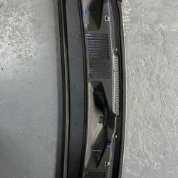 06-10 HUMMER H3 WINDSHIELD WIPER CENTER COWL VENT PANEL BLACK