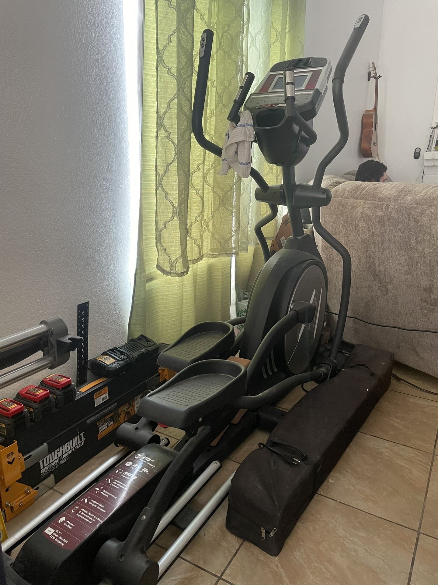 Elliptical Sole E35 / Power Incline, Working Display And Fan