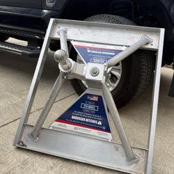 Anderson 5th wheel Hitch almost new 