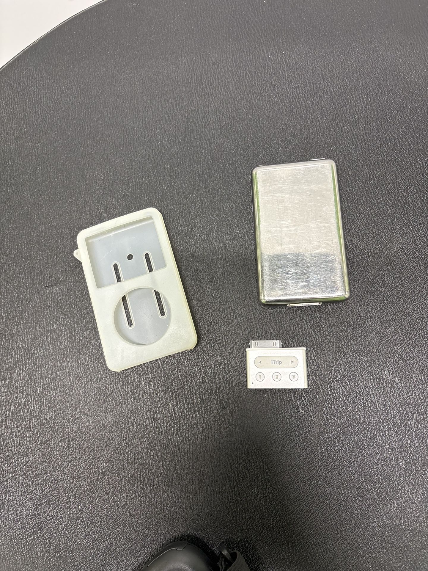 Apple iPod Classic 120GB A1238 6th Gen + Griffin iTrip Pocket FM Transmitter – Working Combo