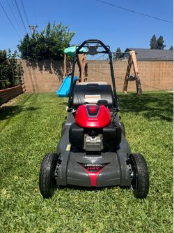 Honda HRX 217 VKA Self propelled lawnmower