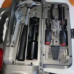 AAA 16 Piece Emergency Kit