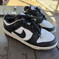Nike Panda Dunks 