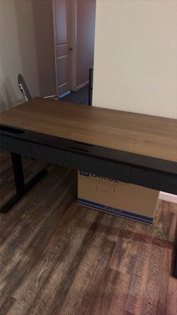 Adjustable desk