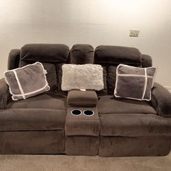 Reclining Sofa / Couch w Cup Holders – Great Condition