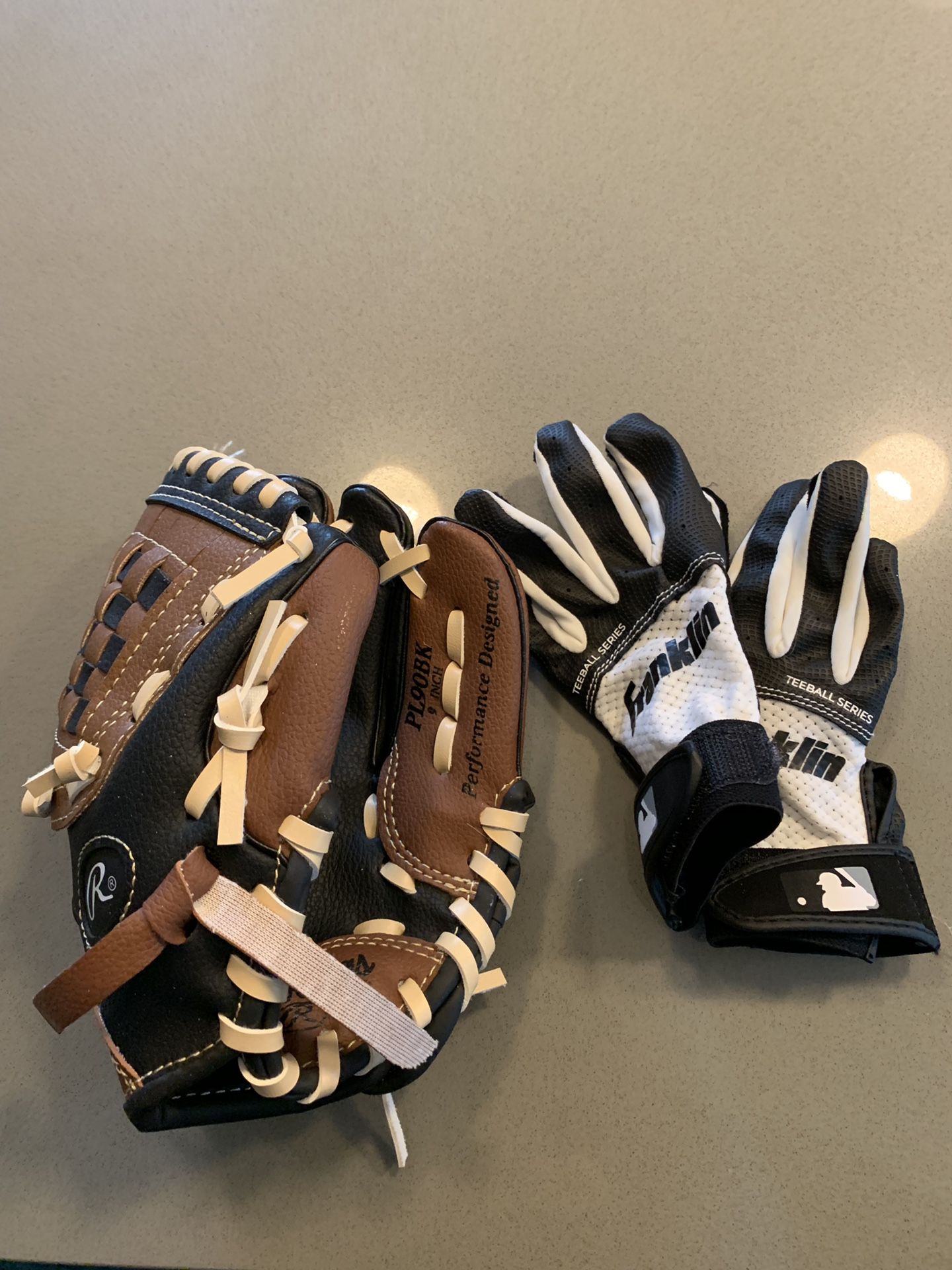 PL 90 BK 9 inch baseball mitt and gloves (4 year old)