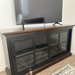 Entertainment center