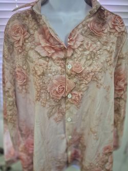 New & beautiful soft lightweight floral blouse!!!