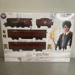 Harry Potter Hogwarts Express I Train Set (28 Pcs, Battery Operated)