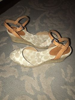 Like new woman’s Coach shoes size 8.5