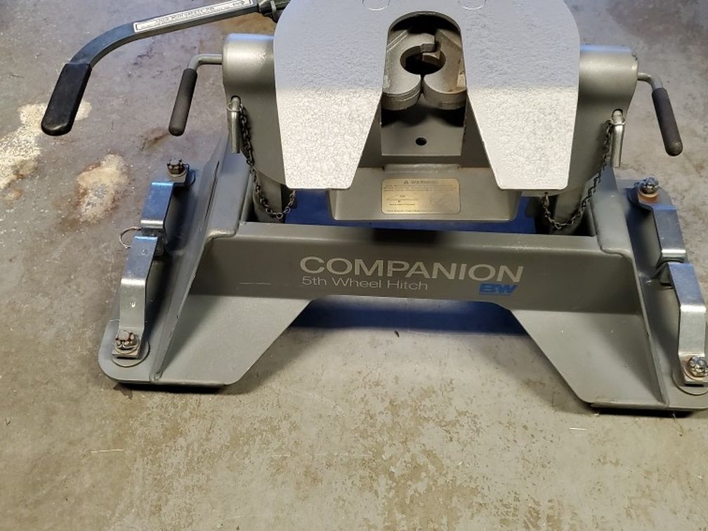 Photo BW Companion OEM 5th Wheel Hitch. Fits Ford OEM Hitch Platform. Fits 4 Pucks In Truck Bed. 20,000 Lb Gross Towing Weight. Model 3300. Four Years
