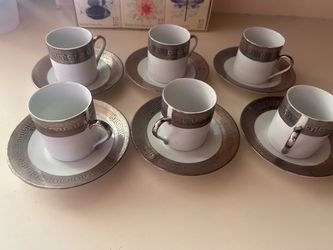 Japanese Porcelain Cup Set