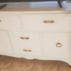 Dresser White