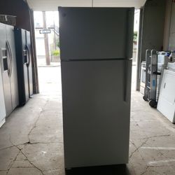 GE refrigerator Top And Bottom 