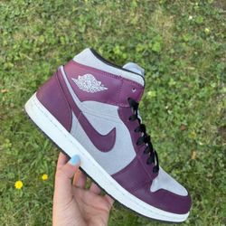 Jordan 1 Mid Bordeaux 