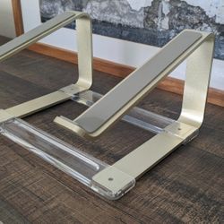 Laptop stand, Beautiful and like new ! 