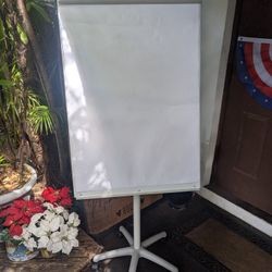 Flipchart Magnetic White Board Adjustable Height And On Wheels good for teaching or presentations