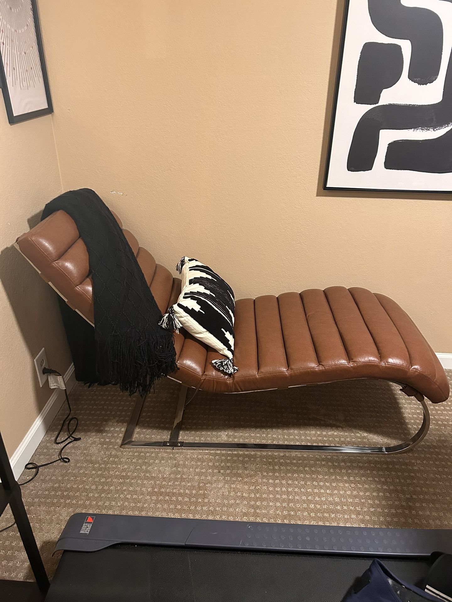 Modern Chaise Lounge