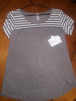 NWT Lularoe Classic T size Small