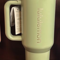 Lululemon 40oz Tumbler