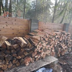 🔥 Premium Fresh-Cut & Split Firewood — Naturally Perfect for Seasoning! 🔥 