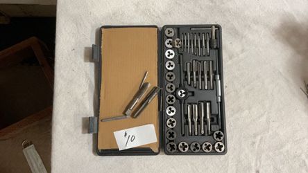 Tap and die set