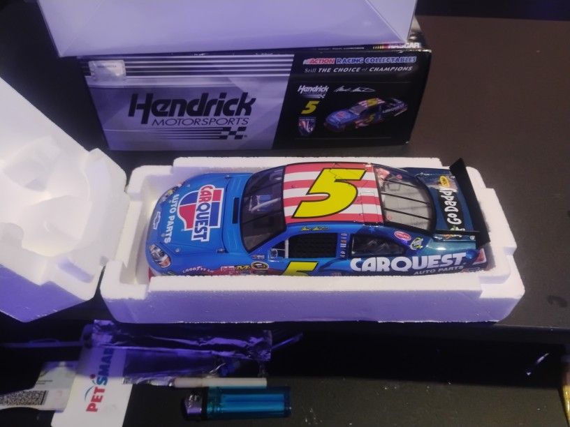 2010 Mark Martin Diecast 1:24 Carquest Honoring Our Soldiers