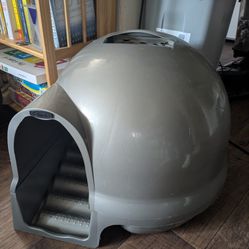 Enclosed Litter Box