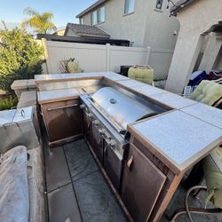 BBQ ISLAND AND BAR STOOLS