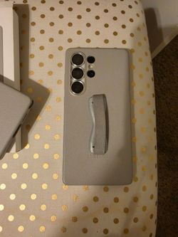 Samsung Like  new locked  s25 ultra no scratches with cases